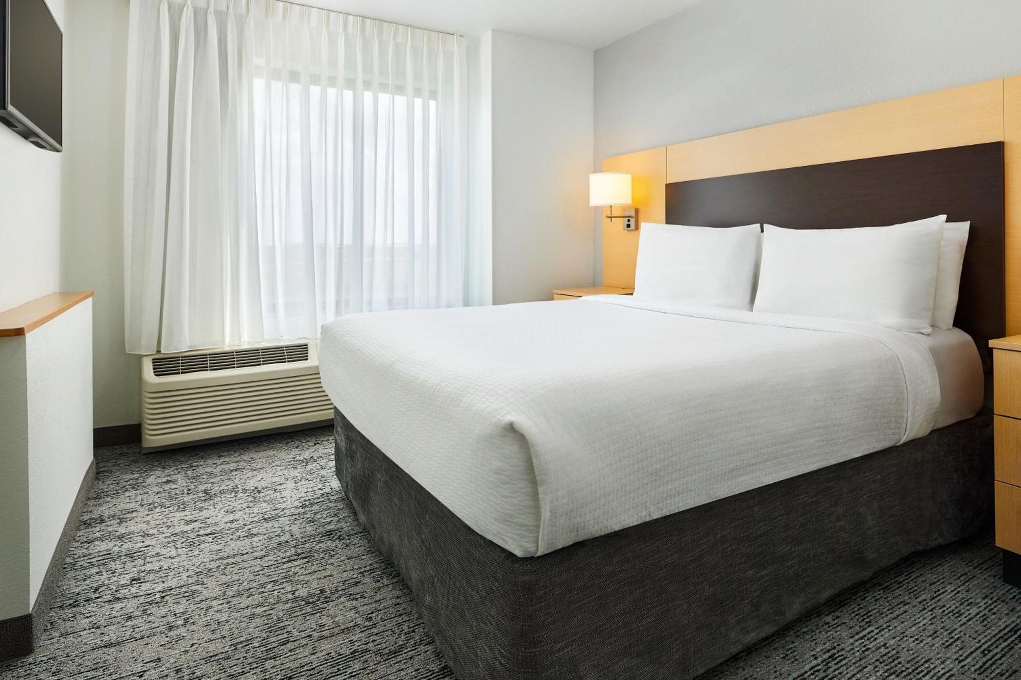 Two-Bedroom Suite,1592906974:JPEG